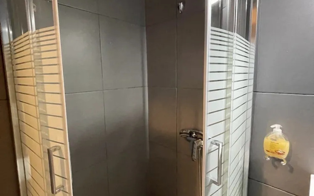 AVR Airport Deluxe Suites 4 AIRPORT FREE SHUTLE