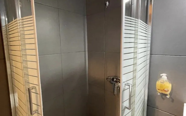 Avr Deluxe Suites 4 Airport Free Shuttle
