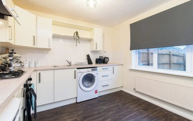 Spacious 3-bedroom Apartment w/ Private Garden