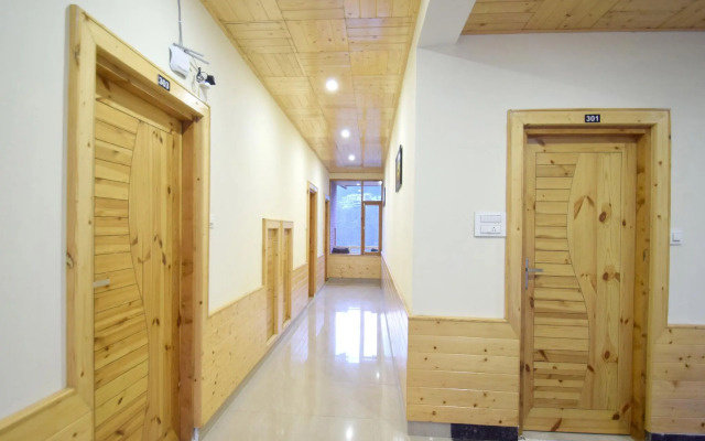 OYO 11402 Hotel Day Flower