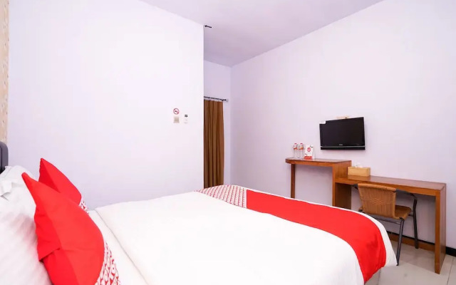 OYO 496 Eston House