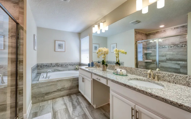 Stunning Home With Private Pool Near Disney