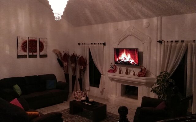 Lia Ajijic - Lakeside B&B