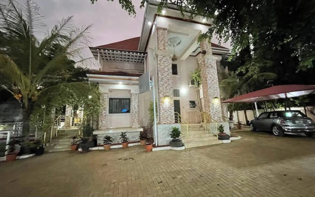 House 8 Apartment