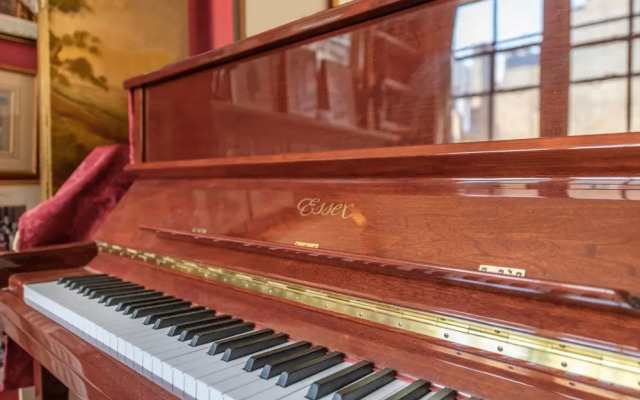 The Grand Old Boy - Marylebone - by Frankie Says