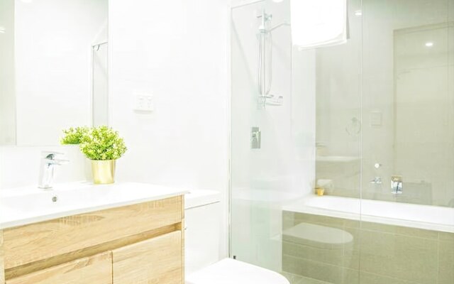 Modern And Chic Apartment Next To Parramatta Station