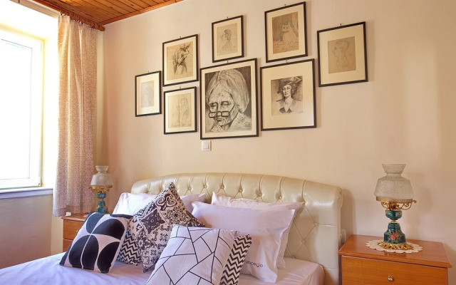 Nonas House