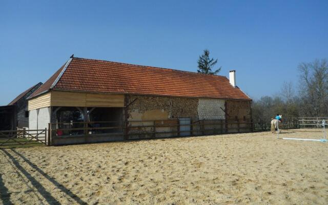 Tasteful Holiday Home in Sormery With Swimming Pool