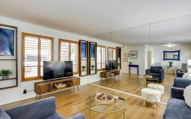 Stylish Condo w/ Pool in Knox Henderson!