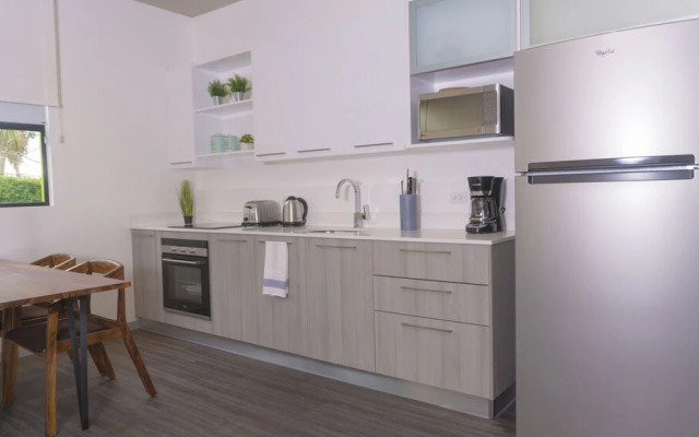 BEE Suites Santa Ana