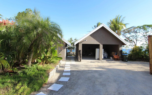 Vila Del Mare Beachfront Resort