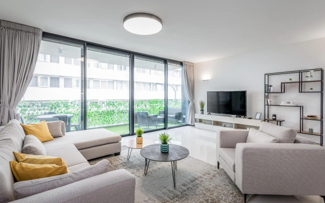 Spacious & Design 2BDR W/ balcony and parking