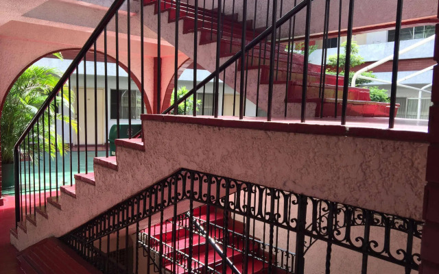 ZEN Rooms Broadway Court QC