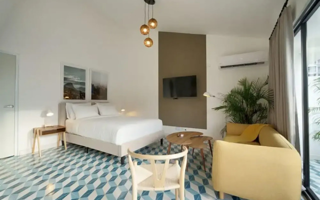 w Fancy Loft in Santa Ana