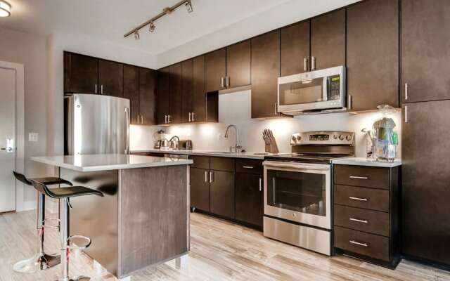 Global Luxury Suites in Sterling