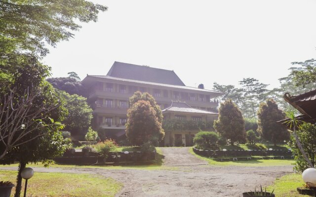 OYO 735 New Panjang Jiwo Resort