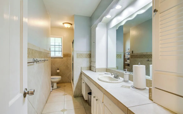 Walk to Graceland: Spacious Memphis Home!