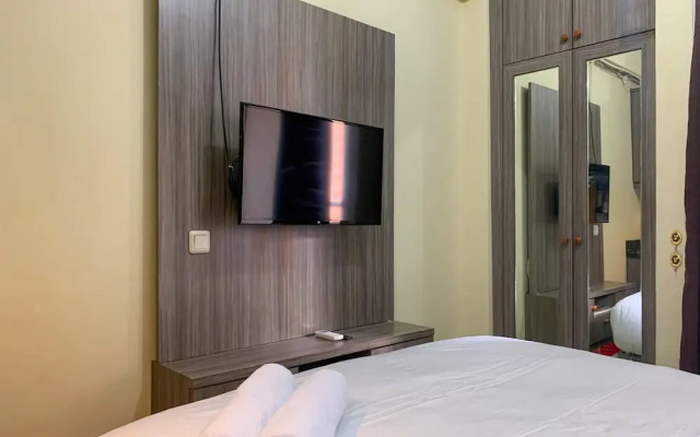 Homey And Tidy Studio At Green Pramuka City Apartment