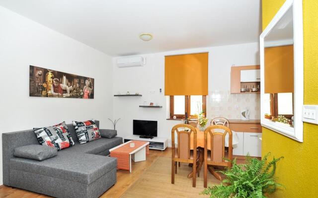 Apartment Doni
