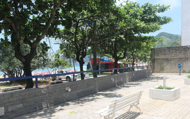 Pé na areia do Guarujá - Praia do Tombo (F)