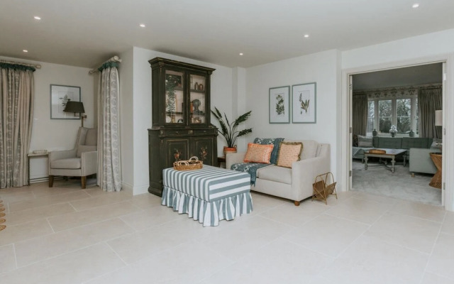 The Dragonfly - Central 2 Bedroom House