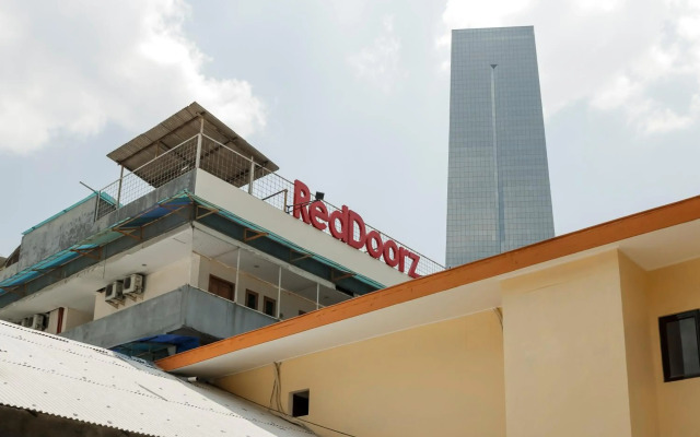 RedDoorz Plus near Ciputra World Kuningan 2