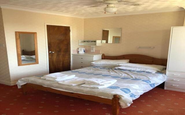 Oyo The Chatsworth Hotel