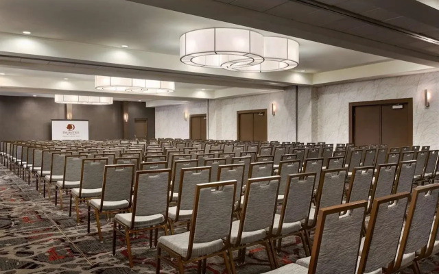 DoubleTree by Hilton Toronto Airport