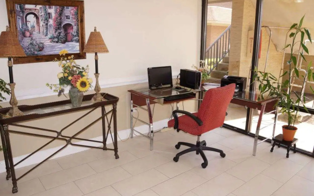 Days Inn & Suites by Wyndham Williamsburg Colonial