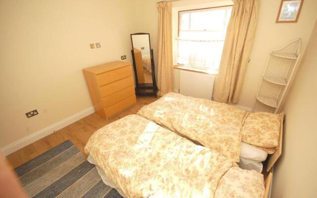 Broxbourne Two-Bedroom Apartment Close To Amenities