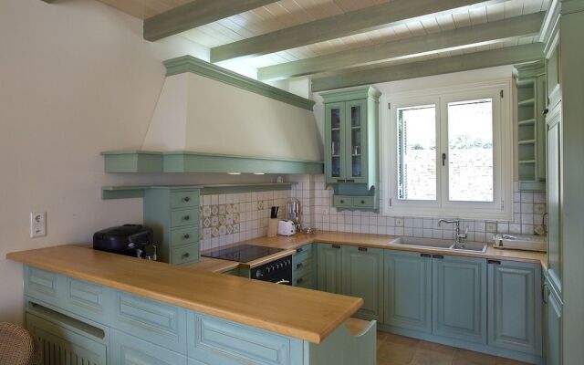 Seaview Beach House by Villarentalsgr