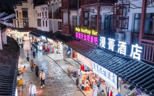 Yangshuo Manjing Travel Photography Hotel (West Street  Branch) – Outside – Guilin