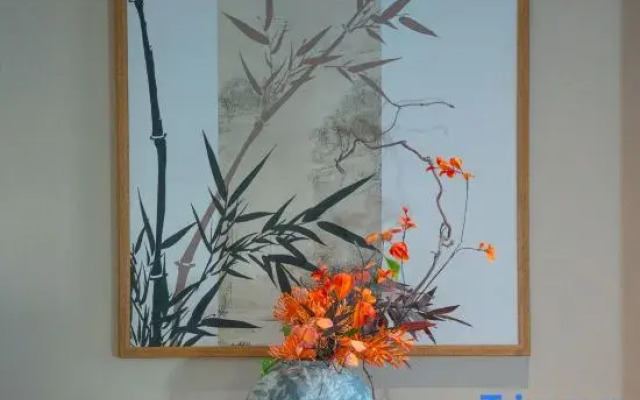 QIANNA HOTEL GLORIOUS (Xinyang Railway Station Shihe District)
