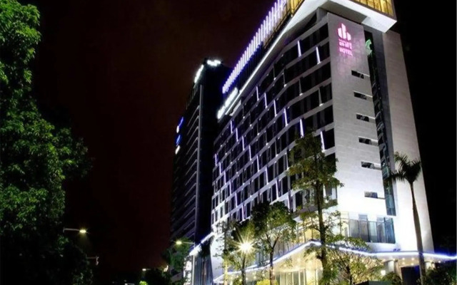 The Summit Hotel