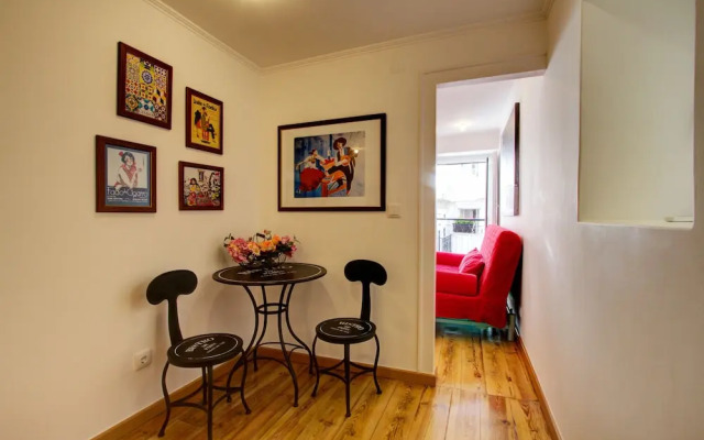 Cozy 1 Bed in the Heart of Alfama w Aircon