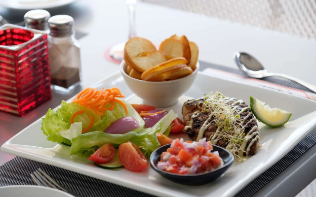 Ramada Suites by Wyndham Wailoaloa Beach Fiji Hotel