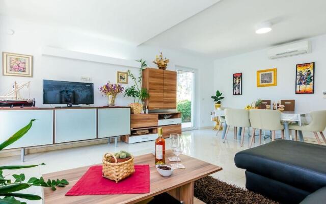 Blue Lagoon Apartment