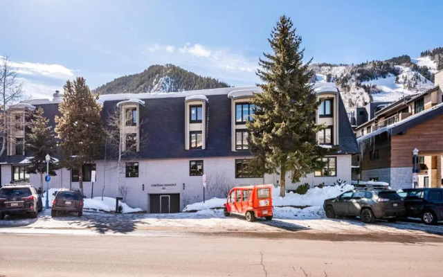 Chateau Dumont Unit 11