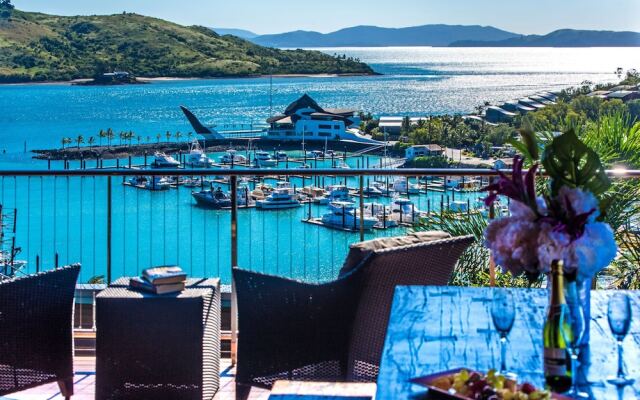The Boathouse - Luxury Holiday Home with Jacuzzi