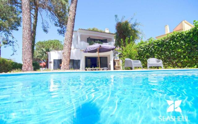 Perfect Retreat Overlooking Pinhal Golf Course, Private Pool, Off-street Parking
