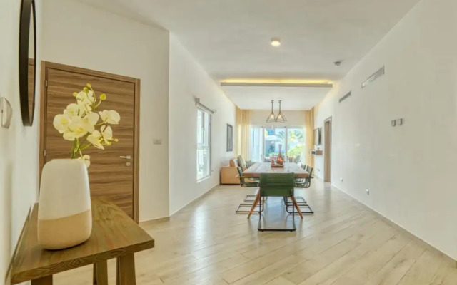 Unique Modern Apartment With Direct Beach Access