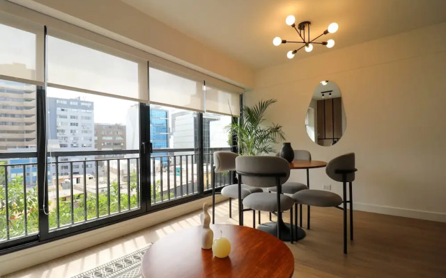 w Phenomenal 2BR With Balcony in San Isidro