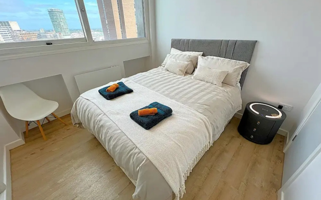 City Centre - Sleeps 4 & Free Parking