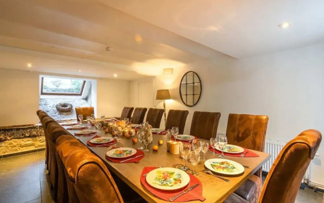Luxurious Farmhouse Near Forest in Anhee