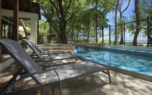 Casa Woodbine Beachfront House