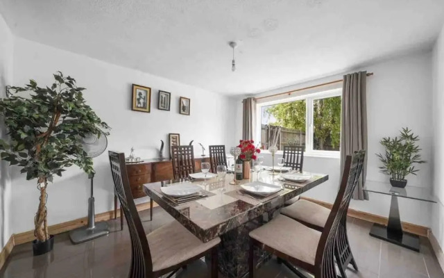 Tranquil Aylesford Retreat With 5 Bedrooms