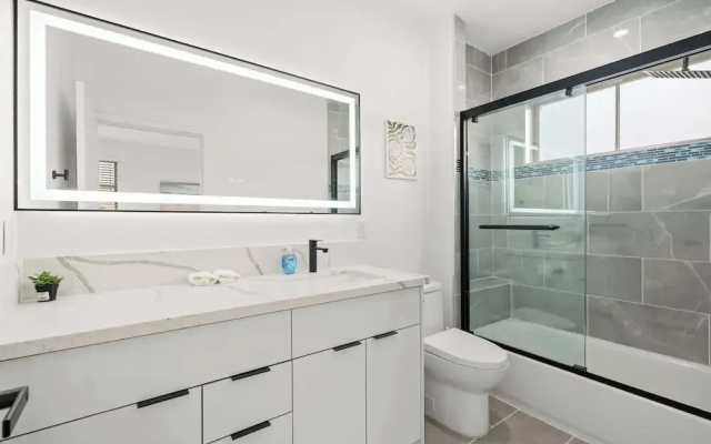 Not Affected by the Fire/modern 5BR Home With Parking, Near LA Attractions #4