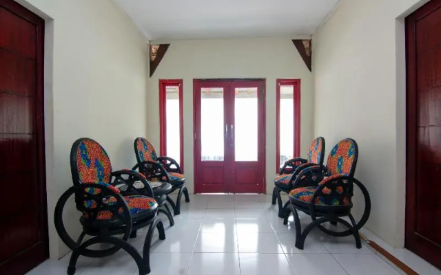 Joglo Guest House Syariah – Balcony – Tegal