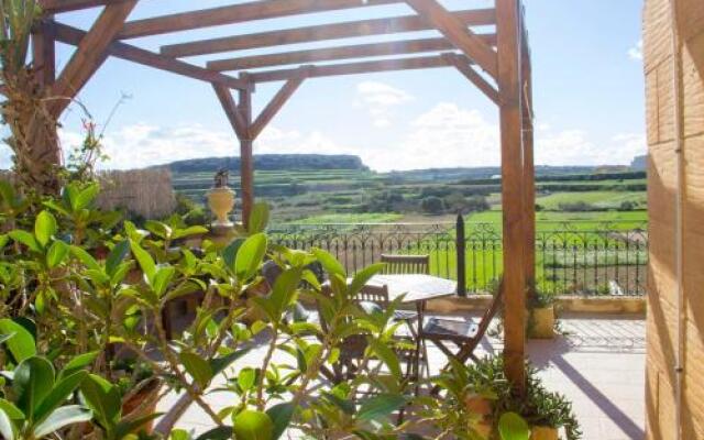 Villayana Gozitan Farmhouse with pool