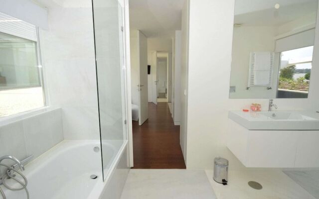 Morden Archictectural Villa In Lisbon